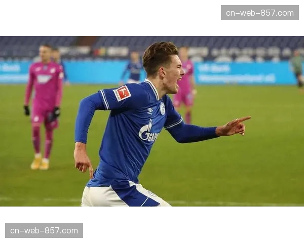 战术分析:沙尔克04保级关键战,541防守阵型如何化解对手高位压迫 战术分析:沙尔克04保级关键战,541防守阵型如何化解对手高位压迫