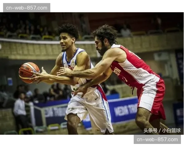 特写：失利后，伊朗老将跪在榻榻米上良久，最终亲吻赛场